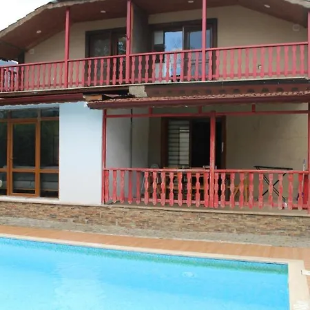 Peaceful With Private Pool And Bbq In